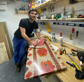 Paul Flurin dans l'atelier de Tizu à Villeurbanne. Paul Flurin dans l'atelier de Tizu à Villeurbanne.